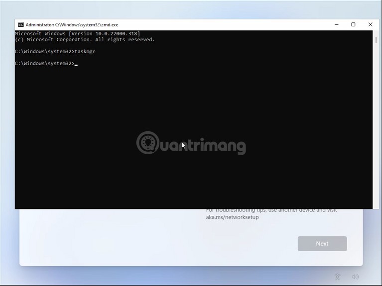 Nhấn Shift + F10 để mở Command Prompt